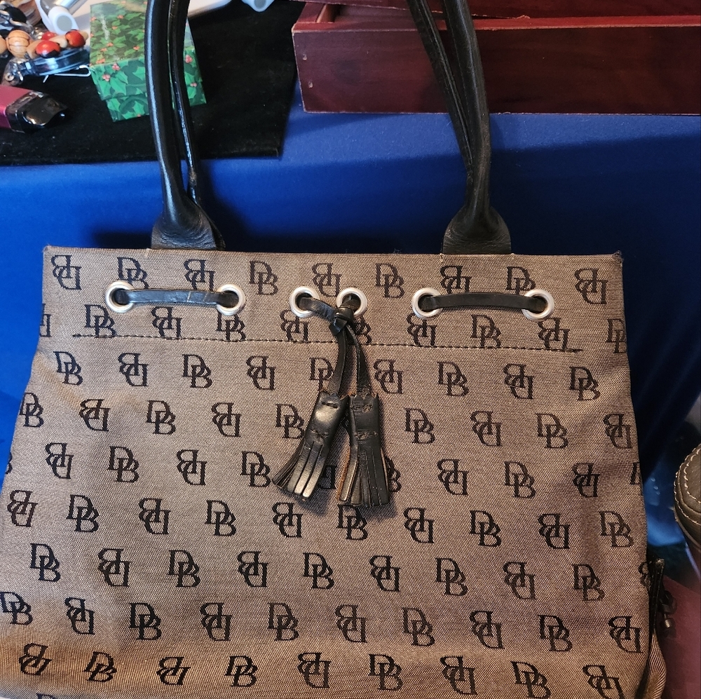 Euc Dooney & Bourke Vintage Handbag Auction Price!!